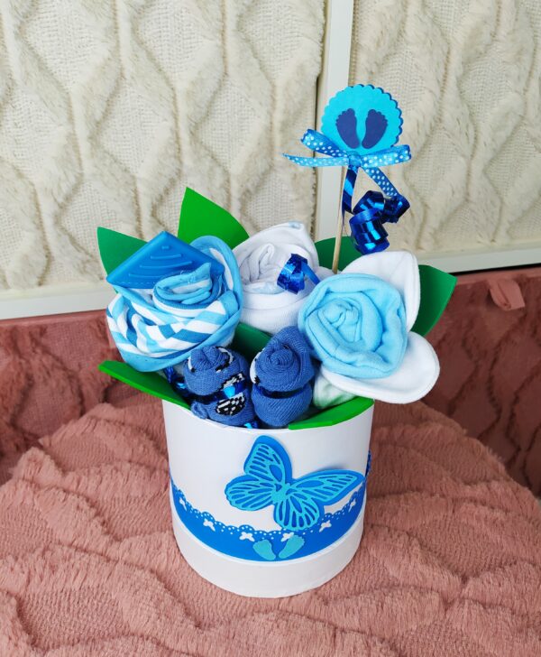 BabyTorta plienková kytice modrá - textilný kvetinový flower box s výbavou pre bábätko - Image 3