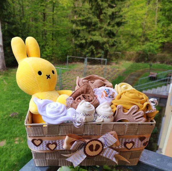 BabyTorta plienková torta – neutralny darčekový kôš box pre bábätko - VIDEO - Image 3