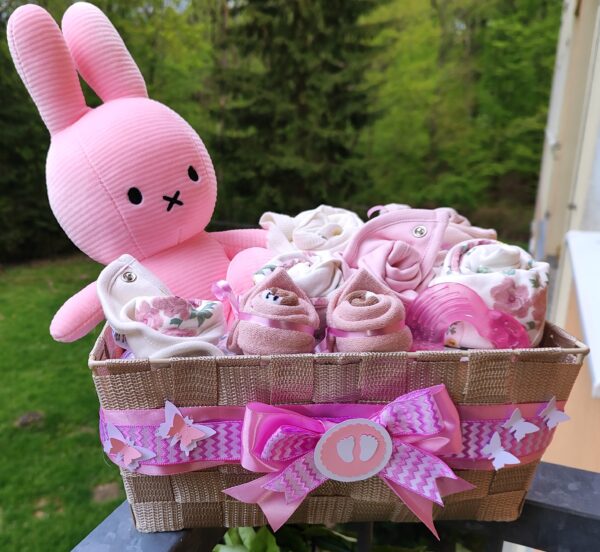 BabyTorta plienková torta ružovy darčekový kôš box pre bábätko - VIDEO - Image 2